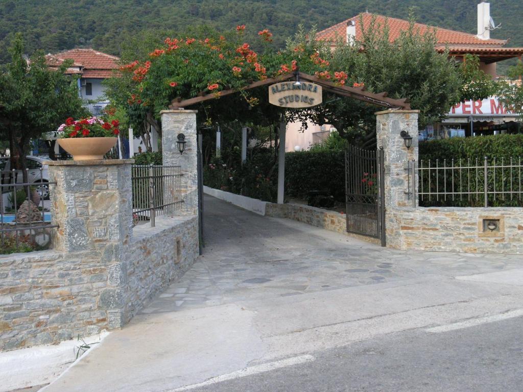 Alexandra Studios Stafylos Bagian luar foto
